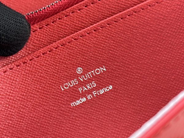 LVコピーウォレット着用イメージ